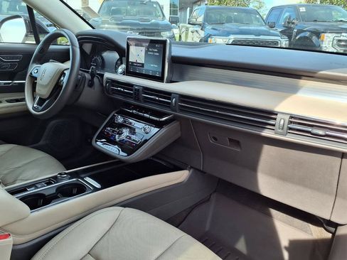 Used 2020 Lincoln Corsair AWD w/ Premium Package image 12