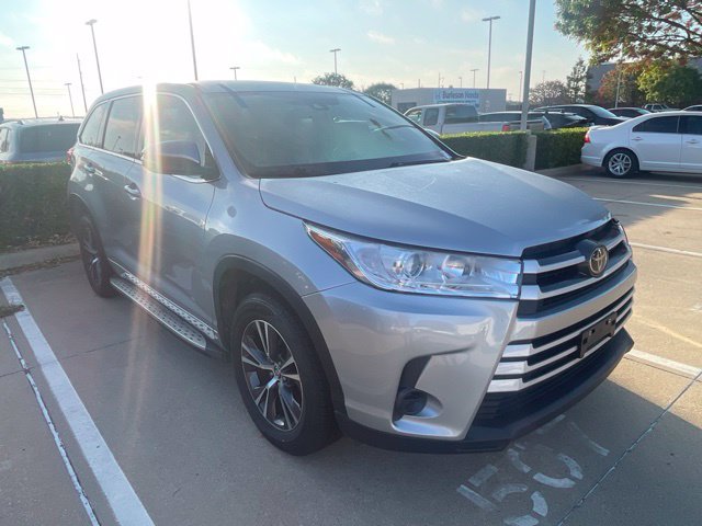 Used 2018 Toyota Highlander LE FWD image 4