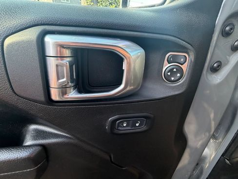 Used 2022 Jeep Wrangler Unlimited Sport AWD/4WD image 31