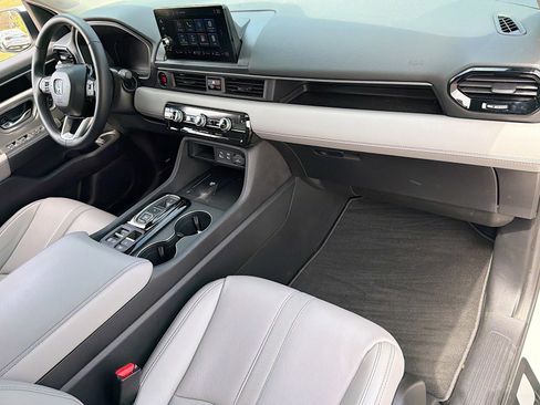 Used 2025 Honda Pilot EX-L image 26