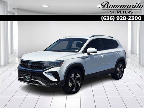 Used 2024 Volkswagen Taos SE AWD/4WD image 1