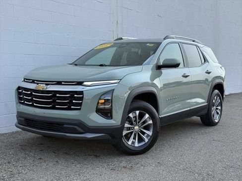 Used 2025 Chevrolet Equinox LT w/ Convenience Package II AWD/4WD image 1