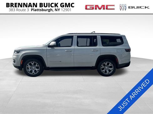 Used 2022 Jeep Wagoneer Series II AWD/4WD image 2