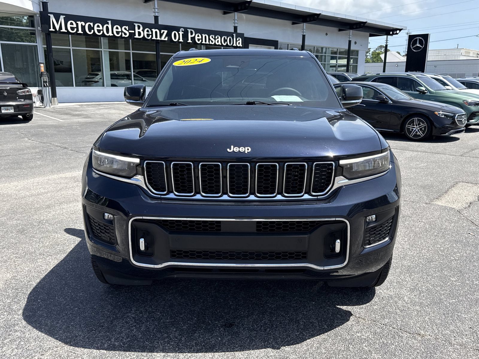 Used 2024 Jeep Grand Cherokee Overland AWD/4WD image 8