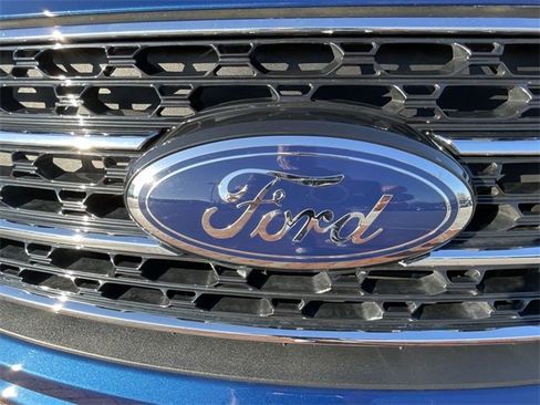 Used 2023 Ford Explorer XLT w/ Equipment Group 202A image 3