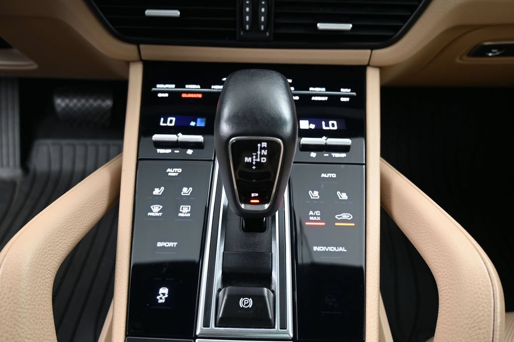 Certified 2022 Porsche Cayenne AWD/4WD image 17