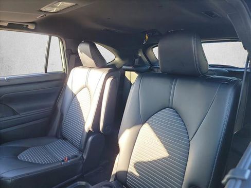 Used 2024 Toyota Highlander XSE image 14