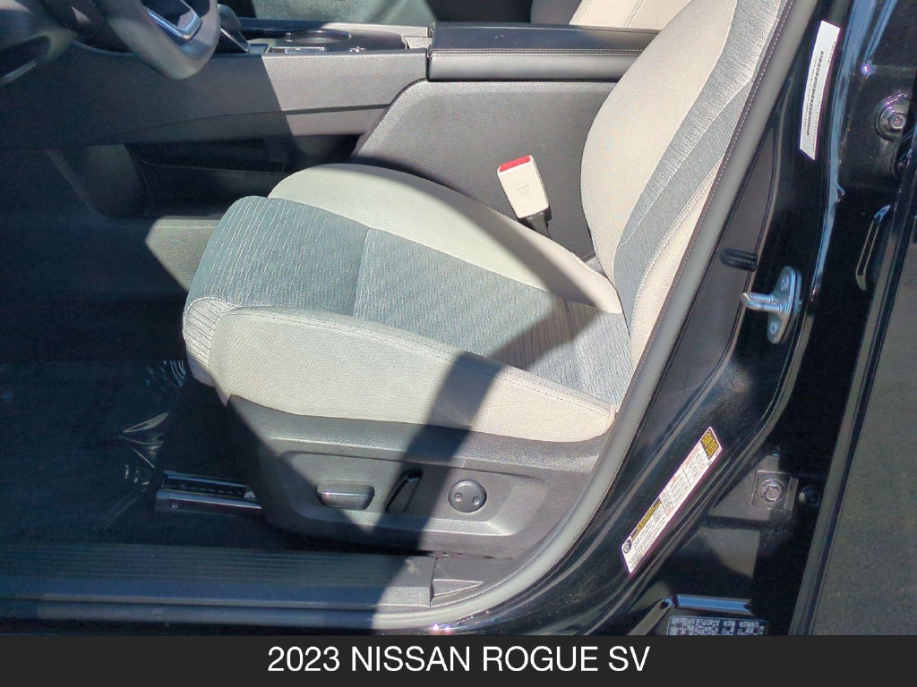 Used 2023 Nissan Rogue SV FWD image 15