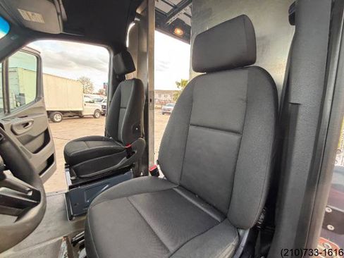 Used 2019 Mercedes-Benz Sprinter 144 image 21