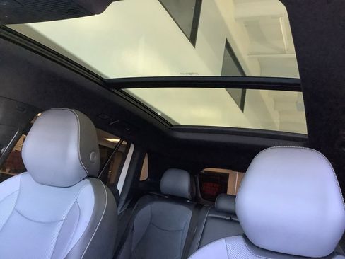 Used 2025 Volkswagen Tiguan SE R-Line AWD/4WD image 25