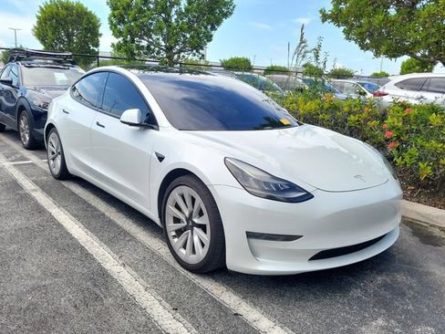 Used 2021 Tesla Model 3 Standard Range Plus RWD image 2