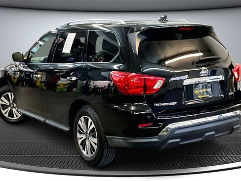 Used 2020 Nissan Pathfinder S image 4