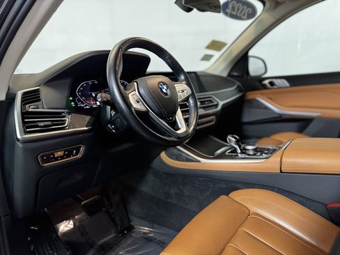 Used 2022 BMW X7 xDrive40i w/ Premium Package image 15