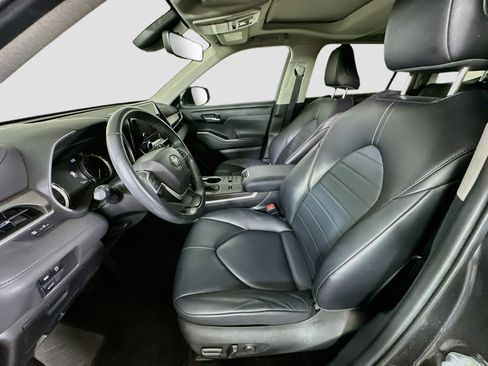 Used 2023 Toyota Highlander XLE FWD image 13