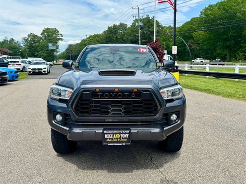 Used 2019 Toyota Tacoma TRD Sport w/ Technology Package AWD/4WD image 2