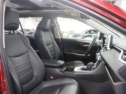 Used 2019 Toyota RAV4 Limited AWD/4WD image 26