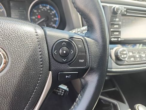 Used 2018 Toyota RAV4 XLE AWD/4WD image 17