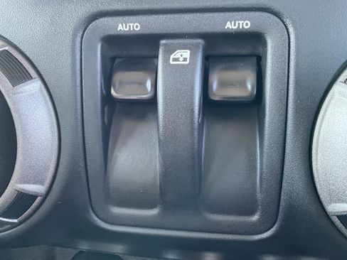 Used 2018 Jeep Wrangler Sport image 29