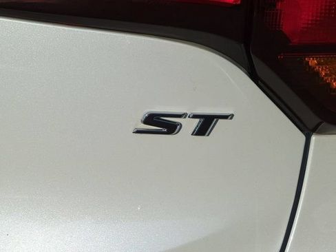 Used 2023 Buick Encore GX Select w/ Sport Touring Package FWD image 29