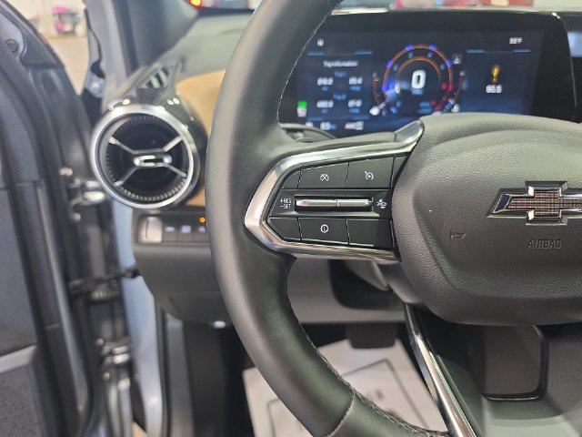 Used 2025 Chevrolet Equinox ACTIV w/ Safety and Technology Package AWD/4WD image 18