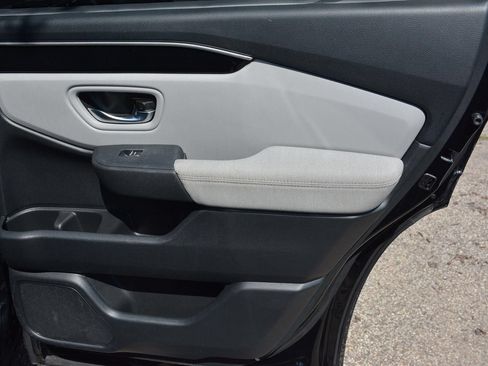 Used 2023 Honda Pilot LX image 18