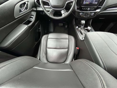 Used 2023 Chevrolet Traverse LT image 13