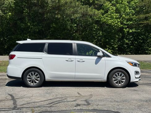 Used 2020 Kia Sedona LX FWD image 3