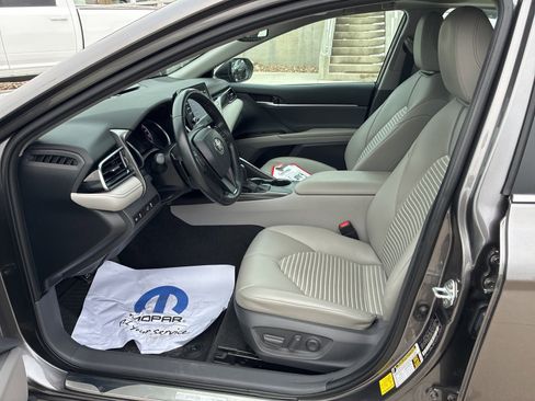 Used 2021 Toyota Camry SE w/ Convenience Package image 12