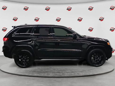Used 2022 Jeep Grand Cherokee Laredo X RWD image 6