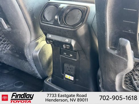 Used 2018 Jeep Wrangler Unlimited Rubicon w/ Dual Top Group AWD/4WD image 14