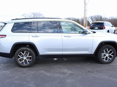 Used 2024 Jeep Grand Cherokee L Limited w/ Luxury Tech Group II image 15