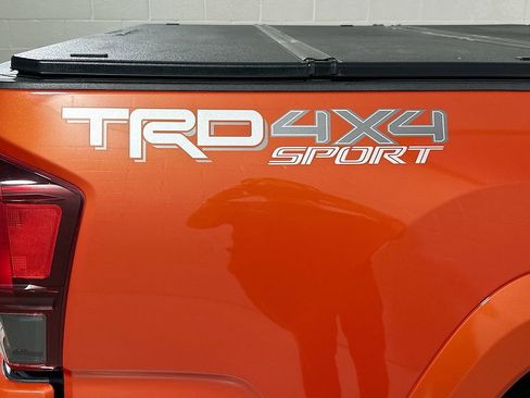 Used 2018 Toyota Tacoma TRD Sport AWD/4WD image 28