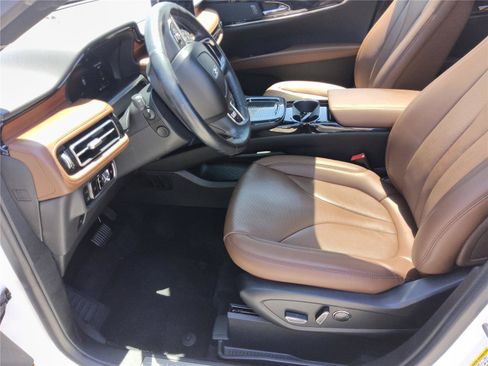 Used 2023 Lincoln Nautilus Reserve AWD/4WD image 17