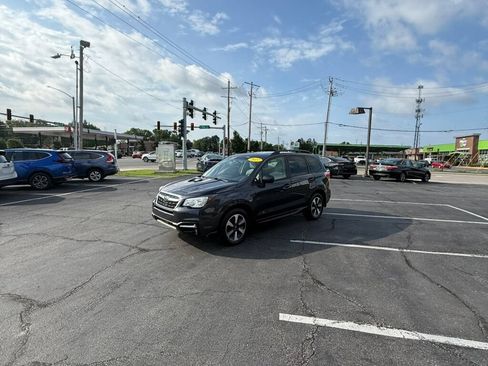 Used 2017 Subaru Forester 2.5i Premium AWD/4WD image 6