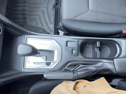 Used 2023 Subaru Crosstrek 2.0i image 5