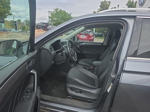 Used 2023 Volkswagen Tiguan SE w/ Panoramic Sunroof Package AWD/4WD image 15