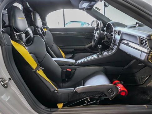 Certified 2019 Porsche 911 Speedster RWD image 25
