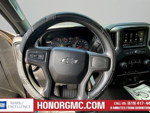 Used 2019 Chevrolet Silverado 1500 Custom Trail Boss w/ Custom Convenience Package AWD/4WD image 9