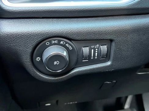 Used 2018 Chrysler Pacifica Touring Plus w/ S Appearance Package image 36