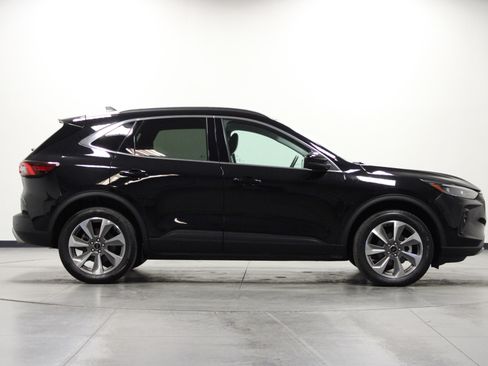 Used 2025 Ford Escape Platinum image 3