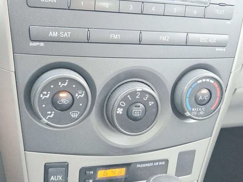 Used 2011 Toyota Corolla LE FWD image 20