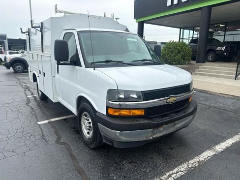 Used 2019 Chevrolet Express 3500 w/ Power Convenience Package RWD image 2