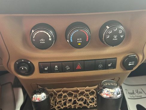 Used 2013 Jeep Wrangler Unlimited Sahara w/ Connectivity Group AWD/4WD image 10