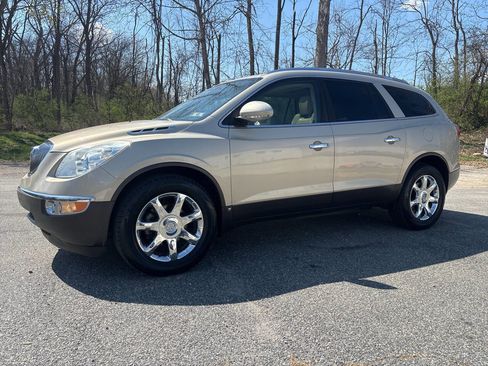 Used 2008 Buick Enclave CXL w/ Entertainment Package #3 image 3