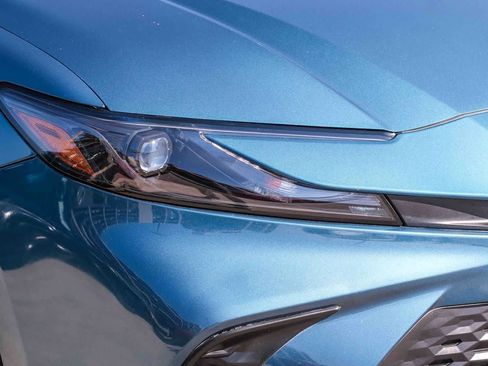 Used 2025 Toyota Camry SE FWD image 14