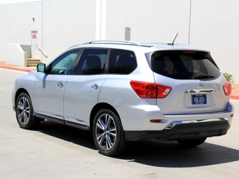 Used 2017 Nissan Pathfinder Platinum image 7