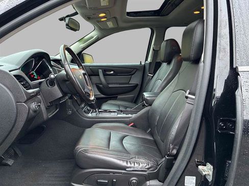 Used 2017 Chevrolet Traverse LT image 23
