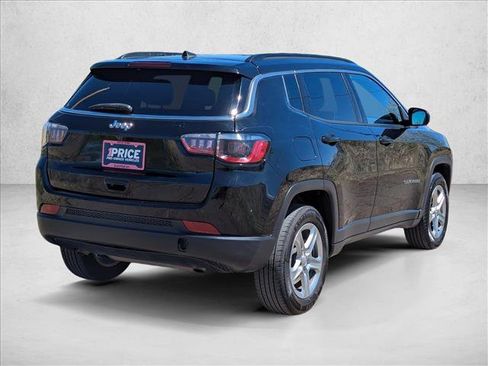 Used 2024 Jeep Compass Latitude image 5