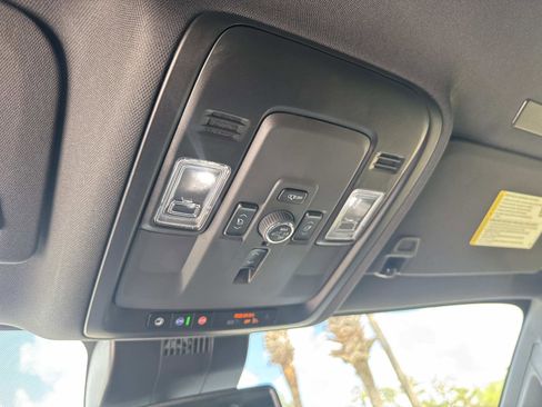 Used 2025 Chevrolet Suburban Premier image 33