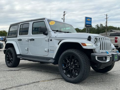 Used 2023 Jeep Wrangler Unlimited Sahara w/ Cold Weather Group AWD/4WD image 3
